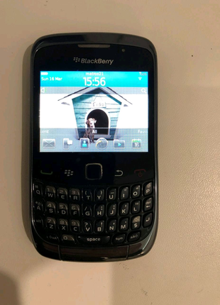 BlackBerry Curve 9300.