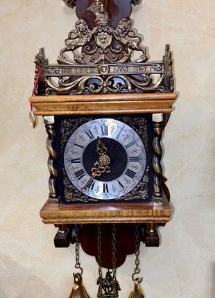 Декоративные настенные часы с маятником и гирями, Голландия.