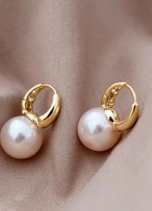 Жіночі сережки з перлами