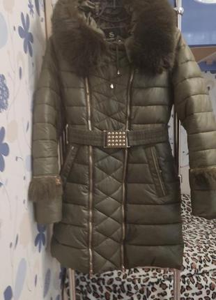 Зимове жіноче пальто в ідеальному стані розмір s
