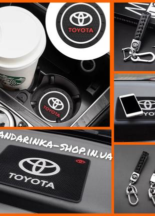 Комплект Toyota (Тойота) Брелок та антиковзкі килимки в авто.