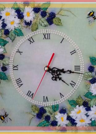 Годинник з вишивкою стрічками "Ромашковий вінок"
