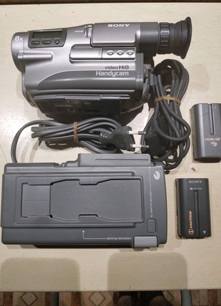 Видеокамера Sony CCD-TR8E (Hi8)