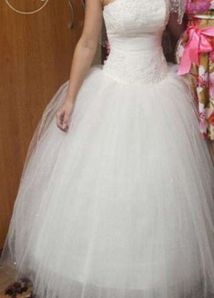 Весільні сукні, колір айворі, з перлами