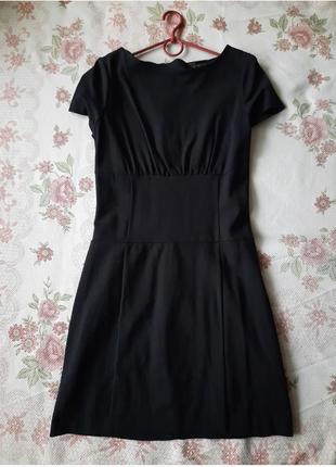 Маленькое черное платье короткий рукав