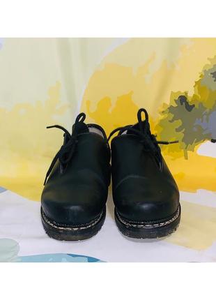Вінтажні шкіряні чорні черевики / туфлі meindl / dr martens