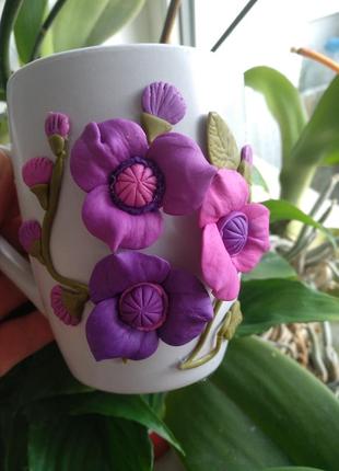 Подарочная чашка с деком сиренеаые цветы из полимерной глины