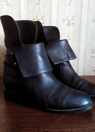 Шикарные ботинки с мехом из натуральной кожи италия