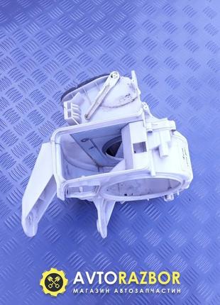 Корпус моторчика вентилятора отопителя печки на Mazda 323 BA, ...