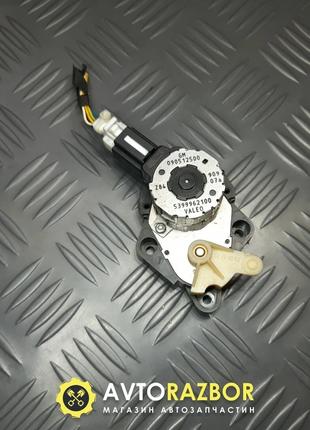 Моторчик привод заслонки отопителя печки 090512500 на Opel Ome...