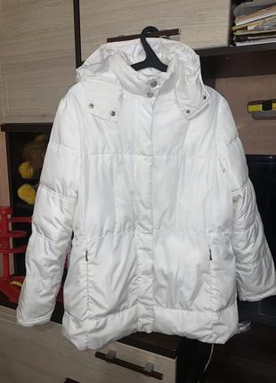 Куртка жіноча білого молочного кольору