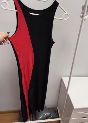 Чорне плаття футляр з червоною ставкою міді