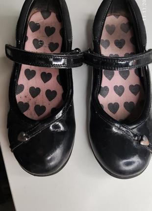 Лакові туфельки  clarks для дівчинки