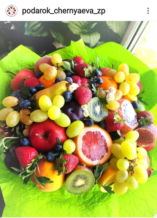 Букет з цитрусів і фруктів