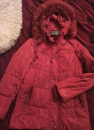 Зимняя детская  красная куртка с мехом