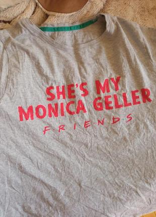 Сіра футболка з принтом she's my monica geller friends