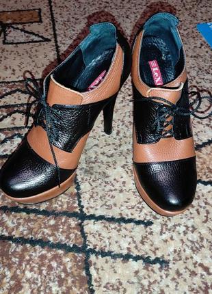 Туфли чёрно-коричневые на высоком каблуке lexi