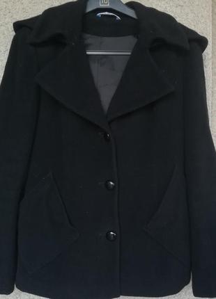 Пальто жіноче з капюшоном