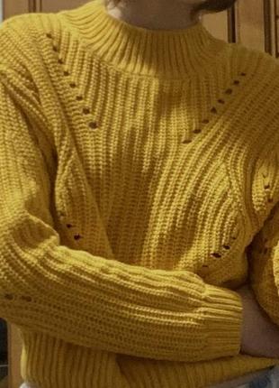 Жовто-гарячий светер