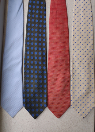 Шелковые итальянские галстуки Hugo Boss