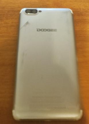 Смартфон Doogee X20 Gold на деталі