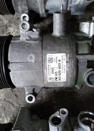 Компрессор кондиционера Volkswagen 5K0820803A Delphi