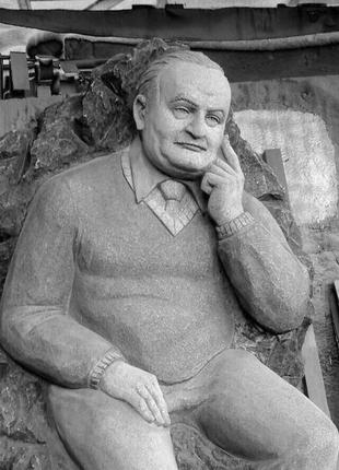 Скульптура людини на замовлення,портрет бюст з граніту мармуру