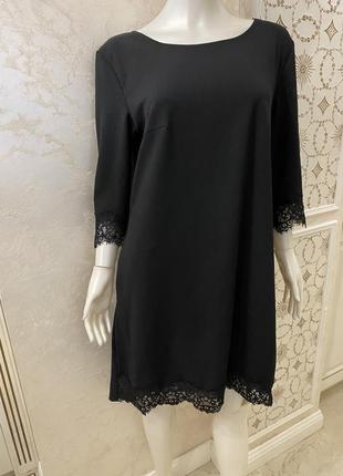 Чорна  сукня/плаття вільного крою з рукавом оздоблено мереживом