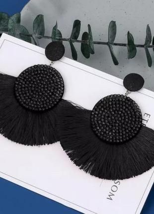 Елегантні сережки жіночі чорні пензлики