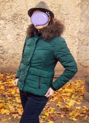 Зимова куртка смарагдового кольору