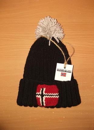 Теплая черная шапка с помпоном напапири napapijri