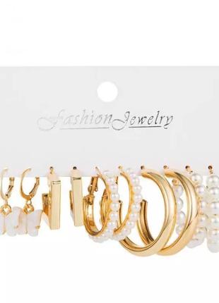 Новинка 2022! набір модних сережок золотого кольору з перлами