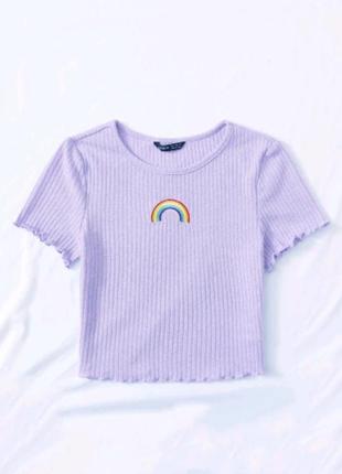 Укороченная футболка в рубчик с радугой / вышивка / волнистый ...