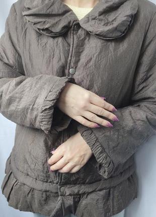 Куртка з об'ємним коміром та розклишеними рукавами