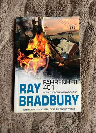 Fahrenheit 451: Ray Bradbury