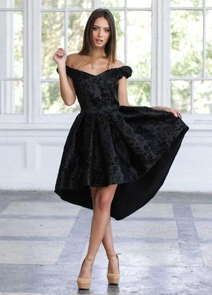 Вечірня коктейльна сукня чорного кольору з квітковим принтом в...