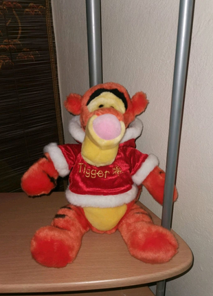 Тигра дисней в новогоднем костюме санта Клаус мягкая игрушка