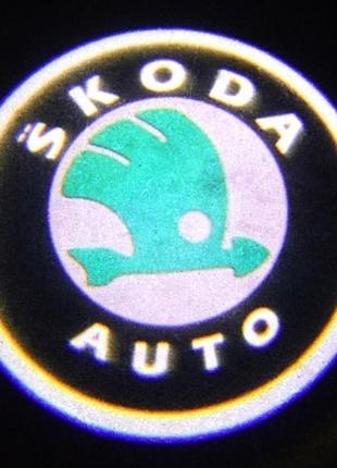 Лазерный проектор логотипа автомобиля Skoda
