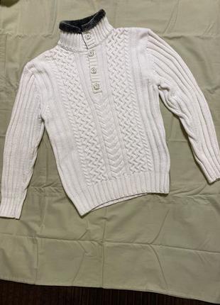 В‘язаний шерстяний молочний светр з коміром на ґудзи