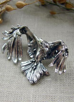 Объемная брошь орел в форме птицы. цвет серебро