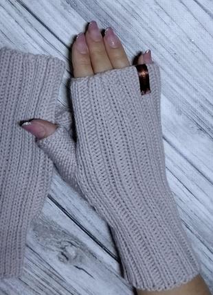 Бежеві жіночі рукавички - в'язані мітенки з вовни меринос - рукав