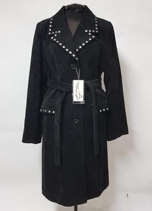 Чорне класичне пальто