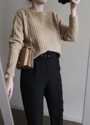 Базовий мінімалістичний бежевий светр оверсайз джемпер