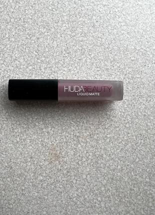 Матова помада huda beauty muse