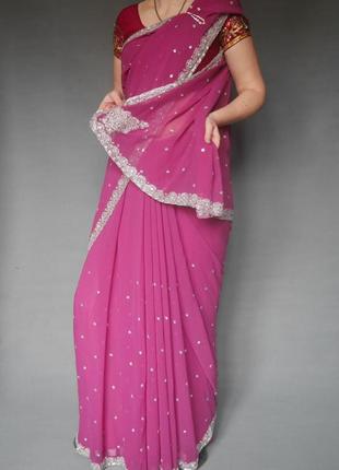 Сарі. індійський одяг.