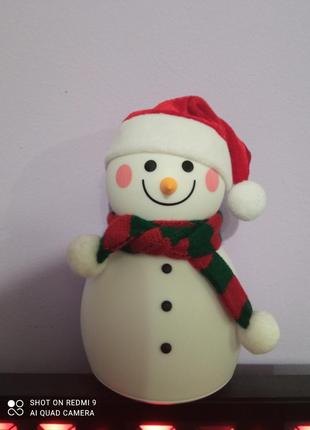 Детский силиконовый светильник – ночник снеговик.