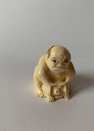 Авторская статуэтка фигурка "Японец на черепахе" из бивня мамонта