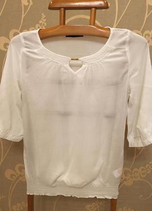 Очень красивая и стильная брендовая блузка белого цвета..100% ...