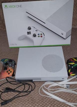 Xbox one 1tb
в оригинальной упаковке.
два джойстика лимитирова...