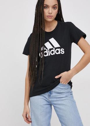 Футболка adidas essentials logo